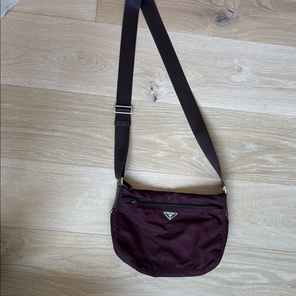 Prada Cross Body Bag. Adjustable Strap. Bag is authentic and has been worn.